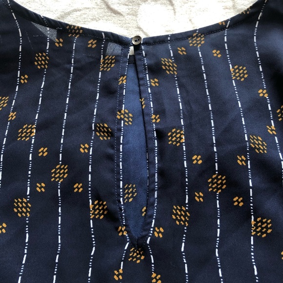 Lucky Brand Blue Pattern Blouse with Keyhole Back - Picture 3 of 8